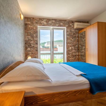 Apartmani Petracie Drvenik  Buitenkant foto