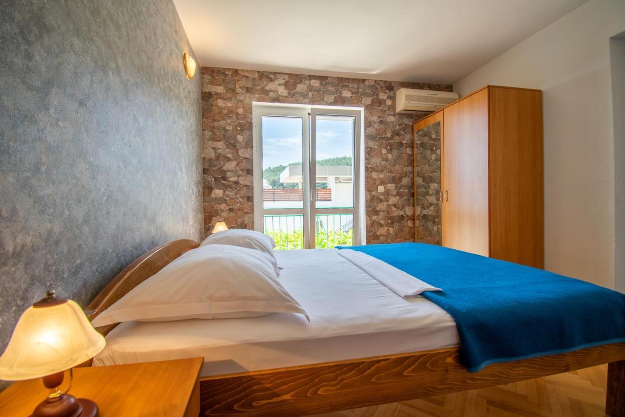 Apartmani Petracie Drvenik  Buitenkant foto